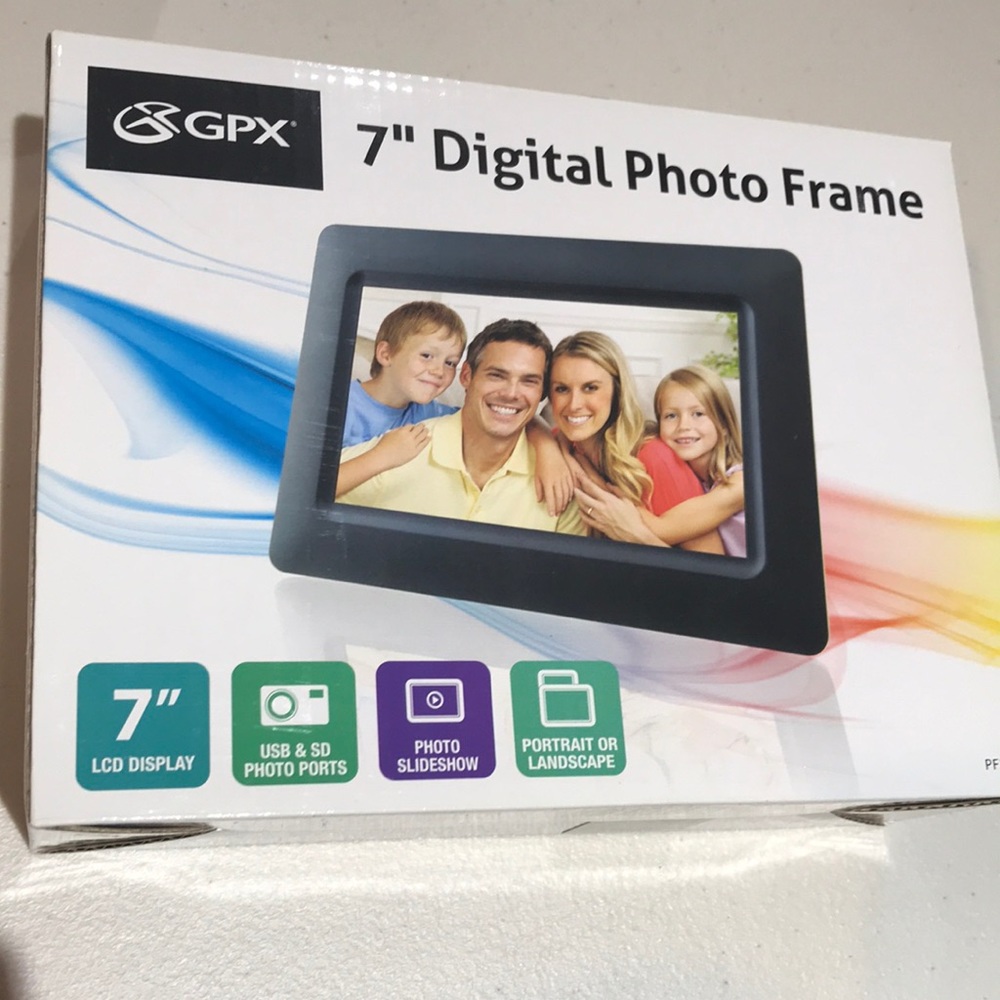 New GPX  7” Digital Photo Frame